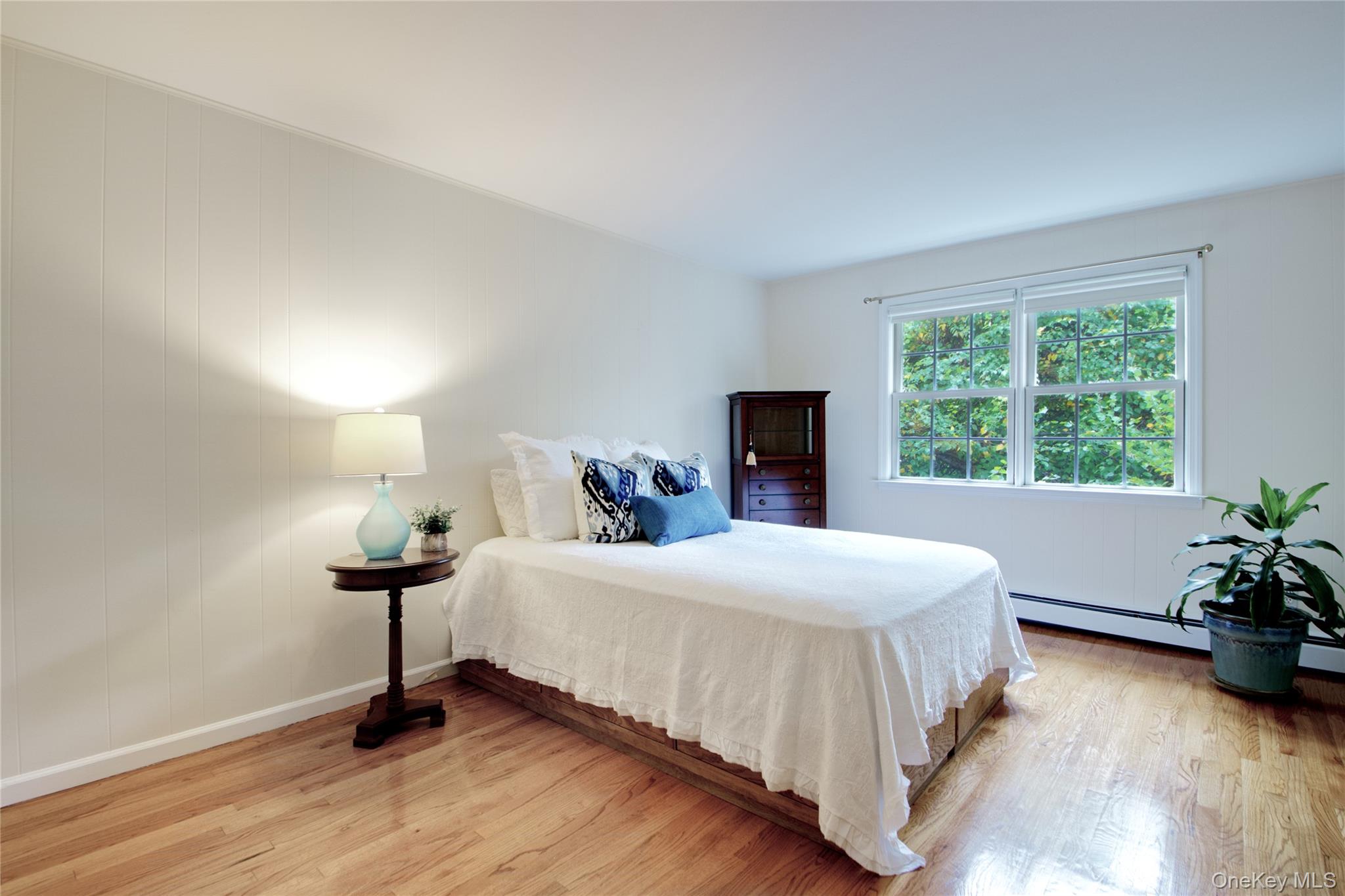 4 Kimson Court, Manhasset, NY 11030