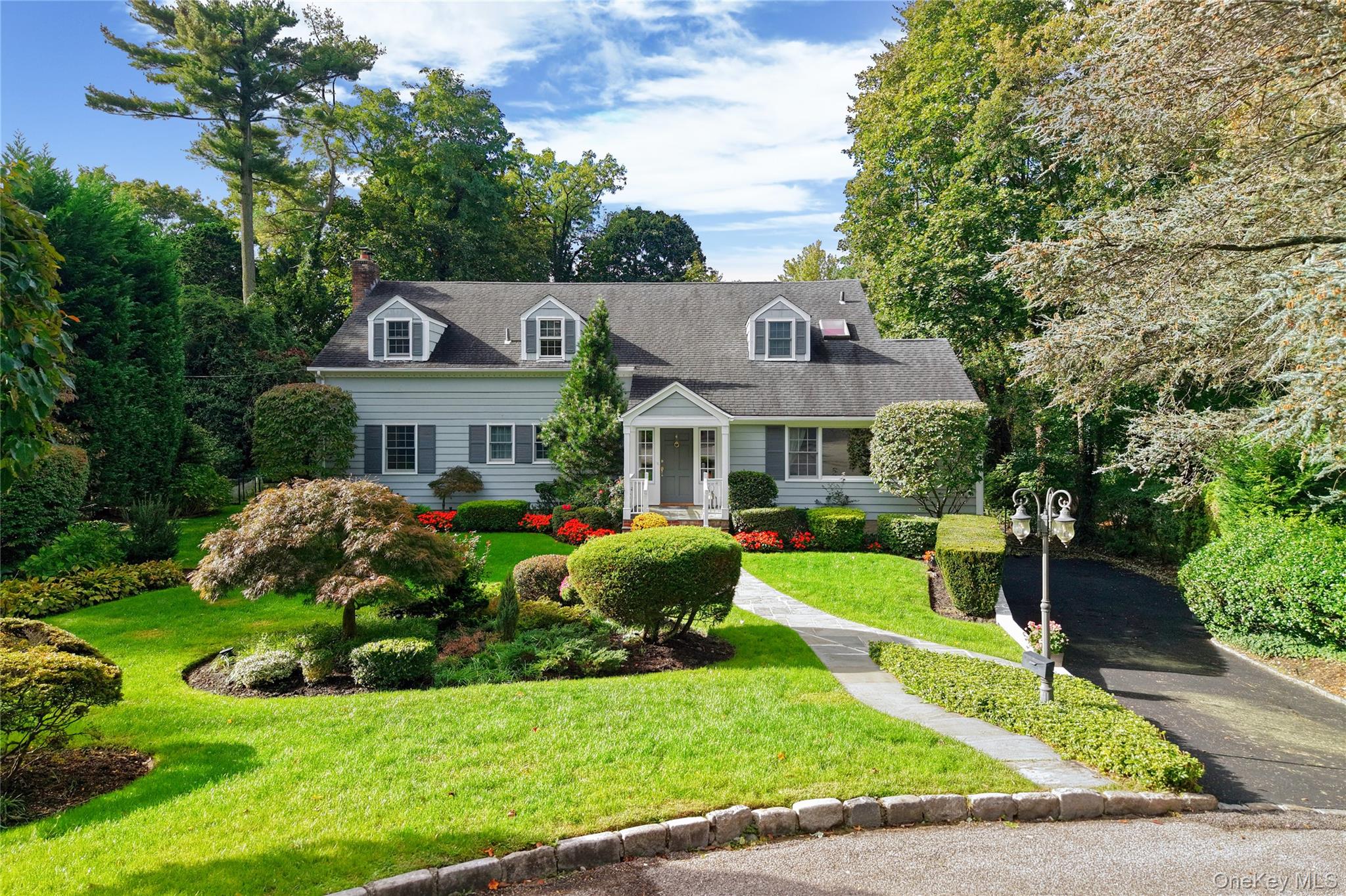 4 Kimson Court, Manhasset, NY 11030