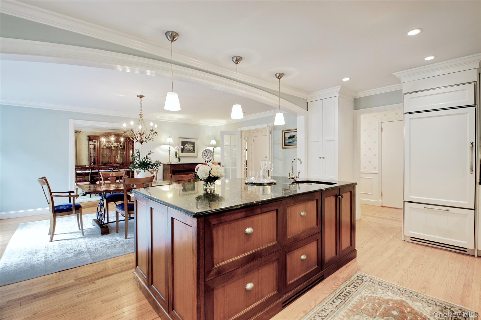 4 Kimson Court, Manhasset, NY 11030