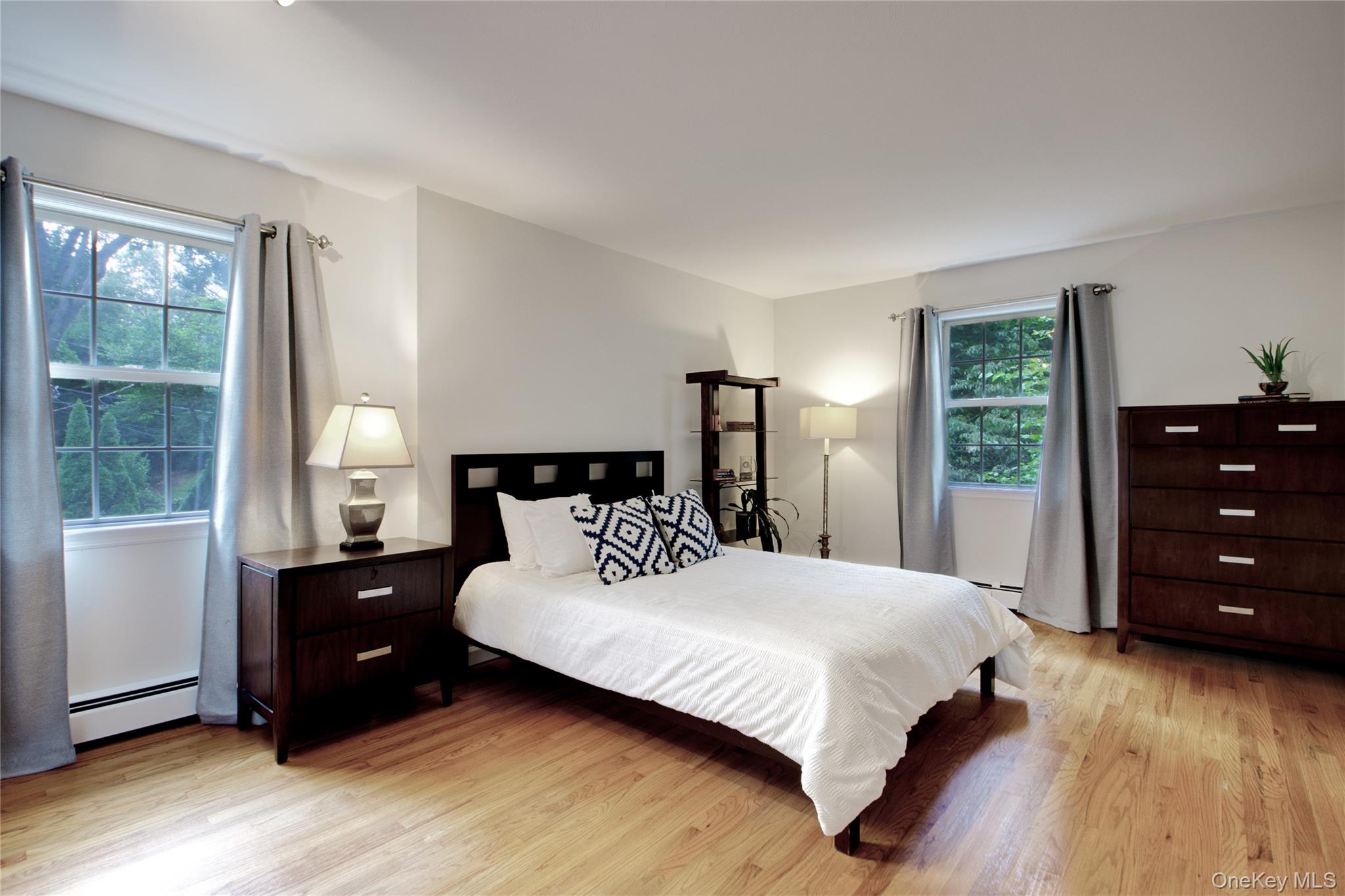 4 Kimson Court, Manhasset, NY 11030