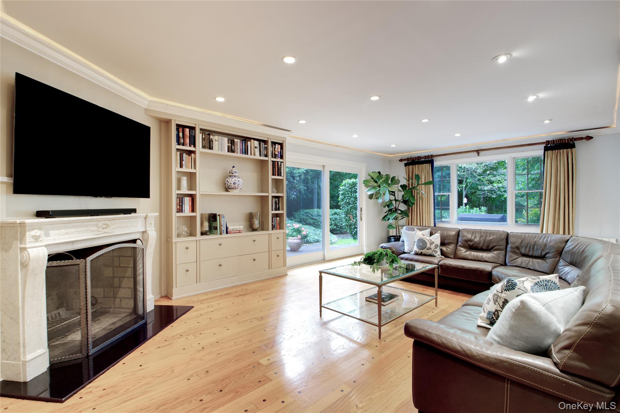 4 Kimson Court, Manhasset, NY 11030