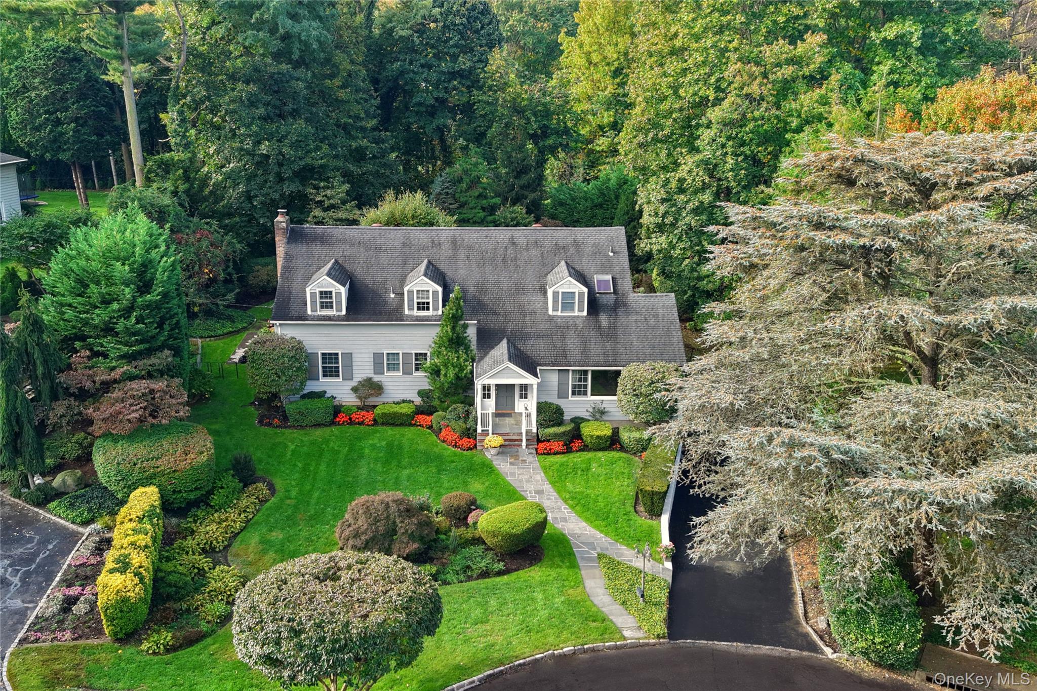 4 Kimson Court, Manhasset, NY 11030