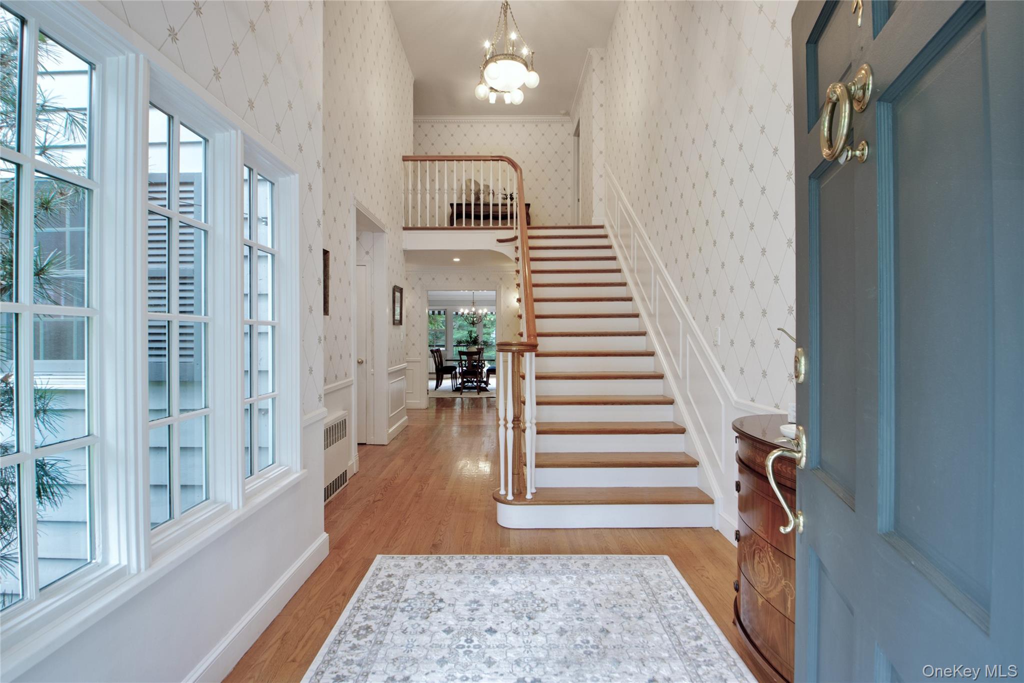 4 Kimson Court, Manhasset, NY 11030