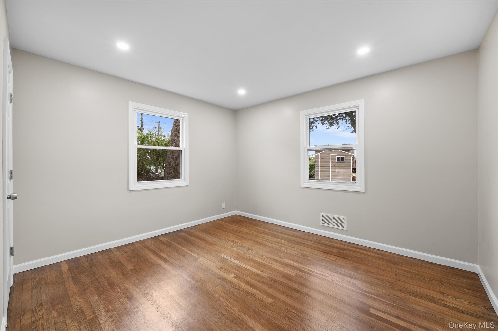 78 Phelps Lane, North Babylon, NY 11703