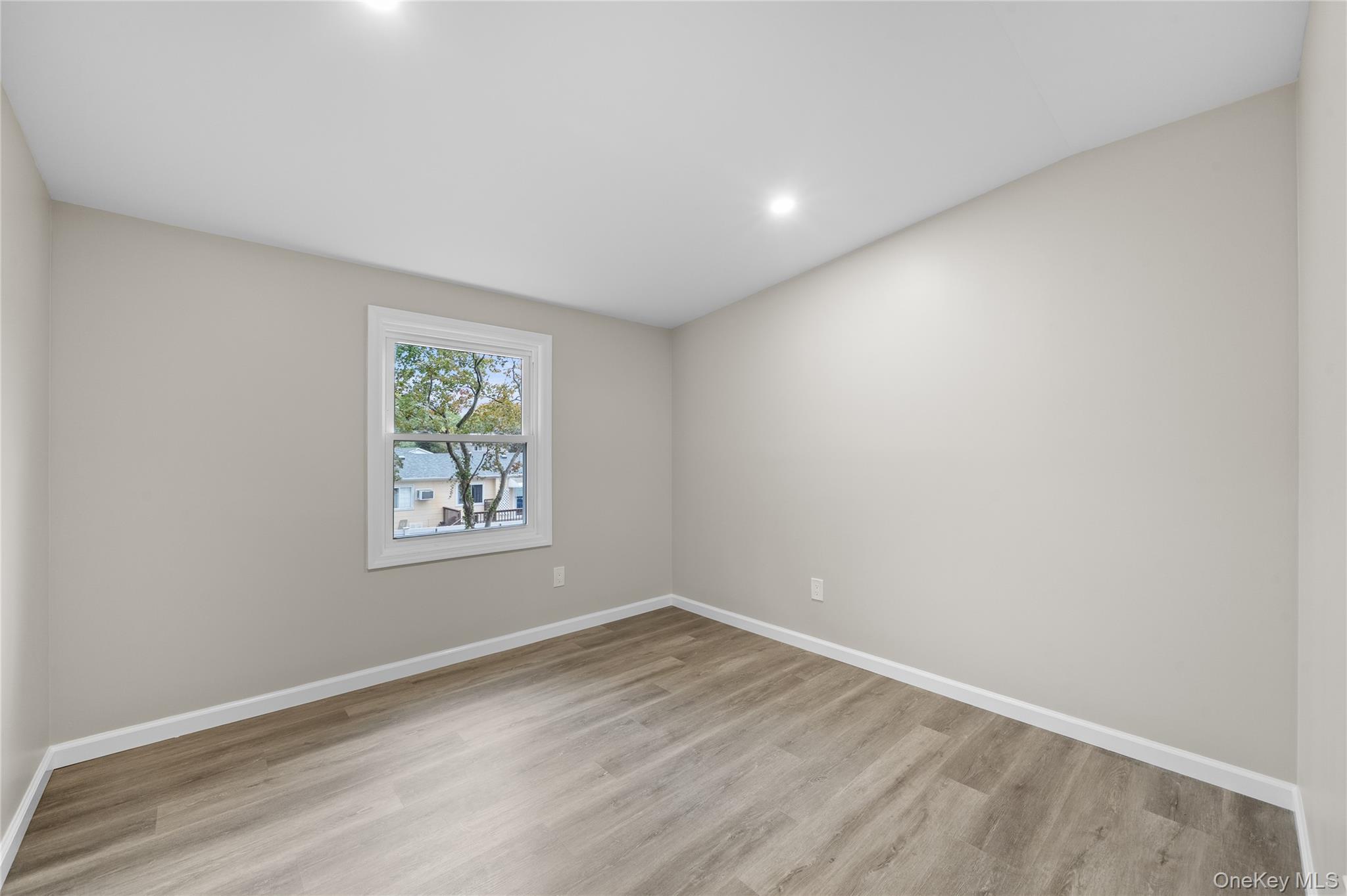 78 Phelps Lane, North Babylon, NY 11703