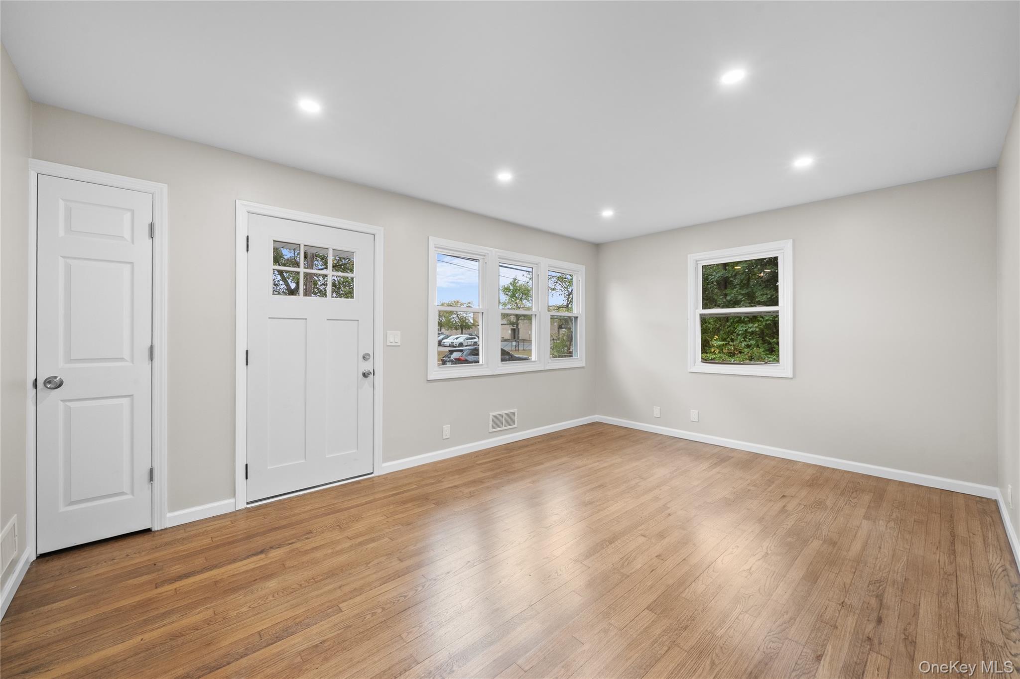 78 Phelps Lane, North Babylon, NY 11703