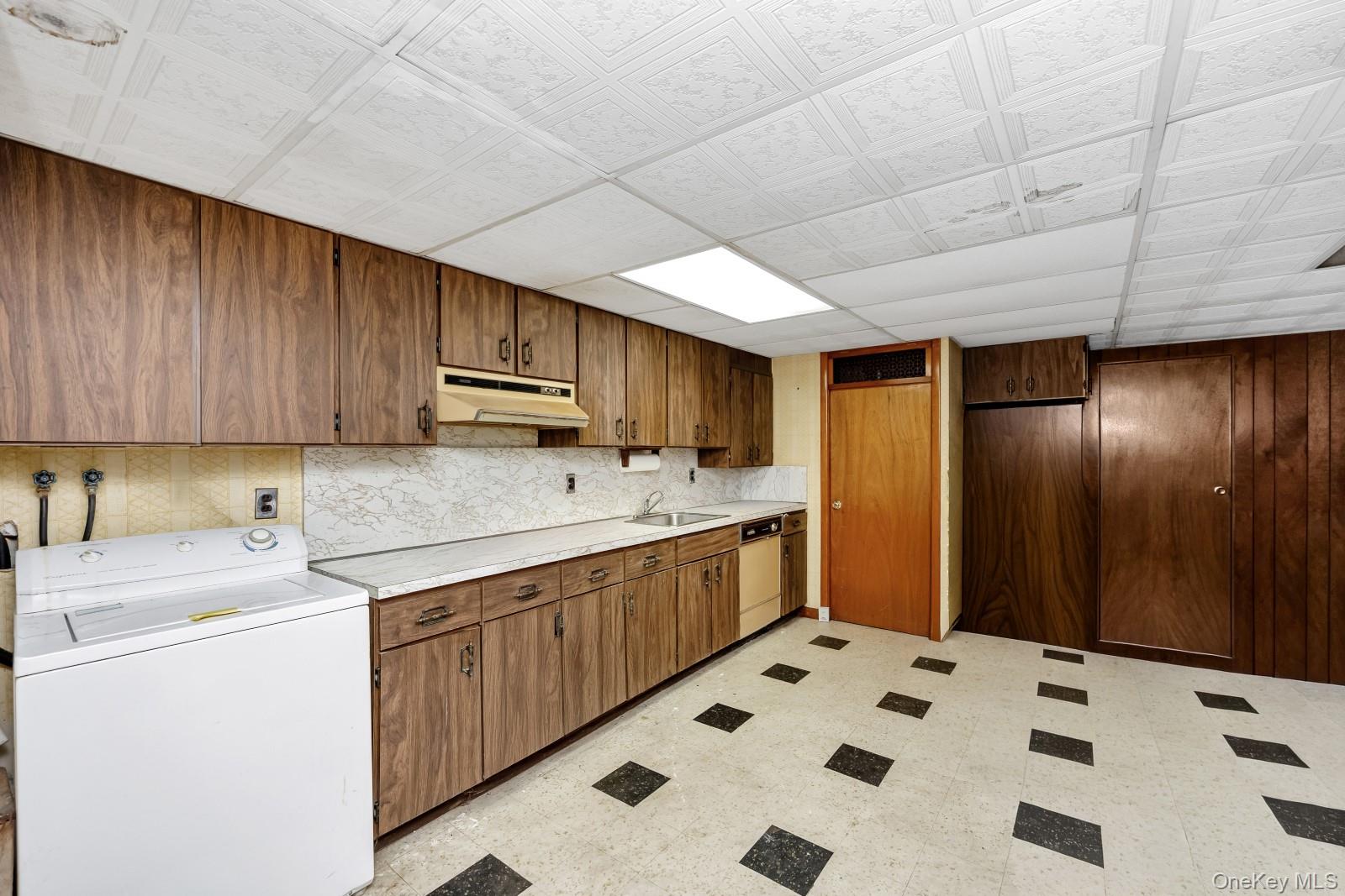 62-45 69th Place, Middle Village, NY 11379