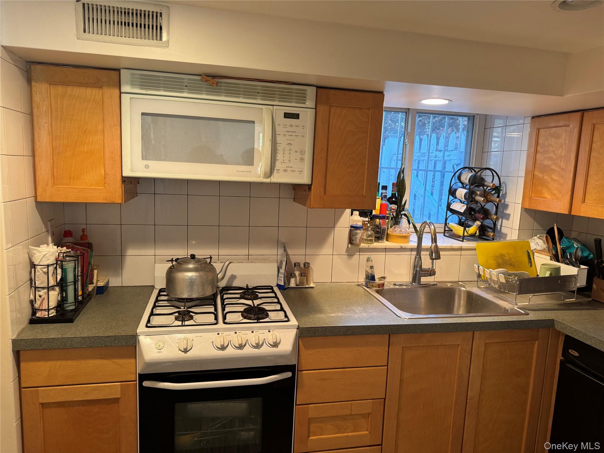 511 Bolton Avenue, Bronx, NY 10473