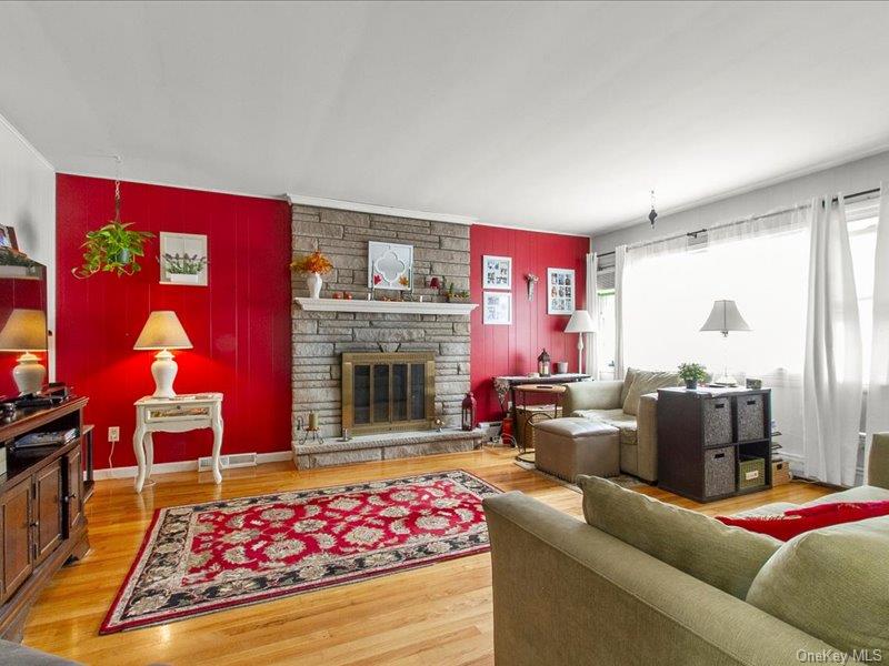 9 Glenwood Avenue, Poughkeepsie, NY 12603