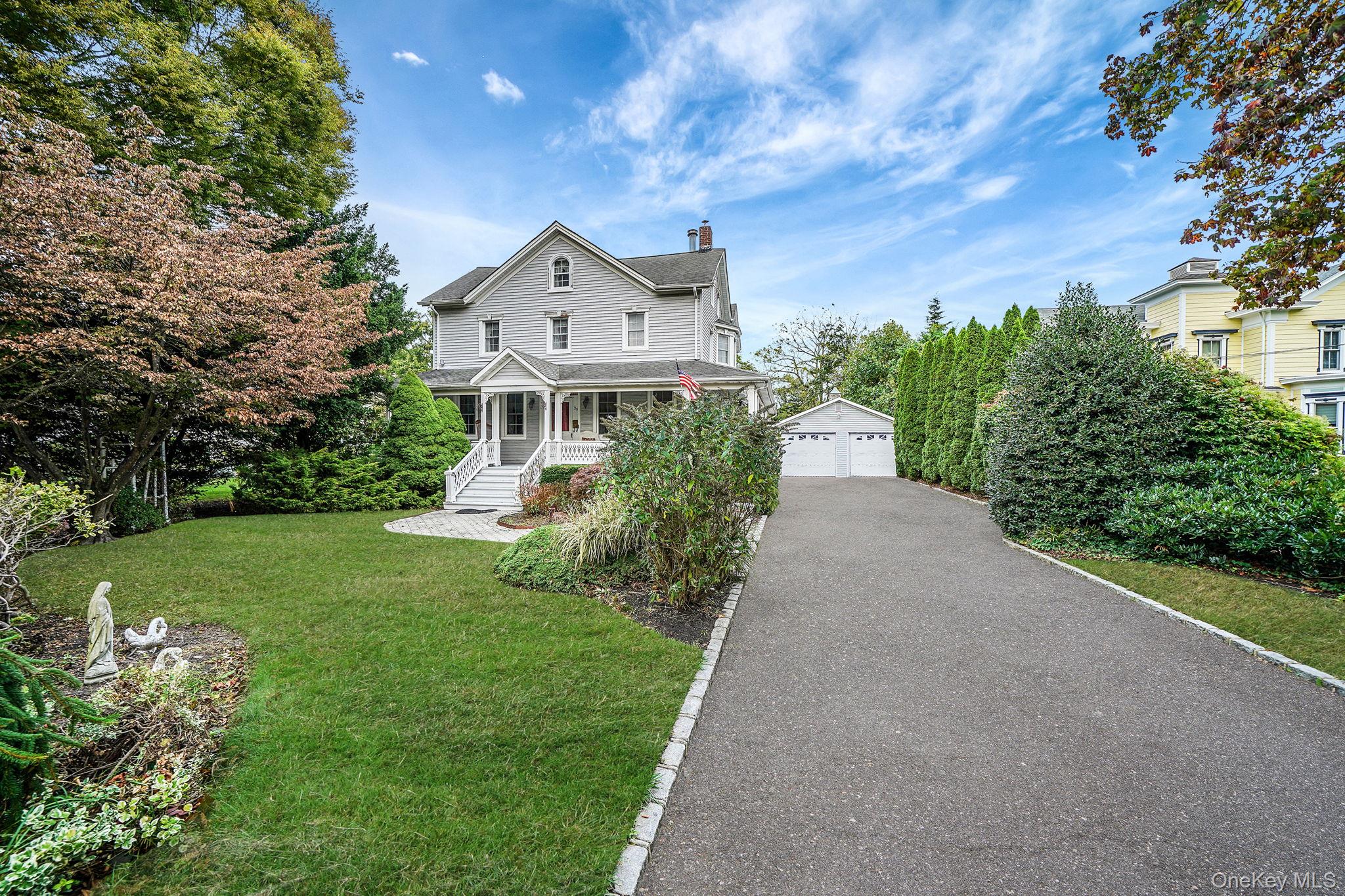 39 Handsome Avenue, Sayville, NY 11782