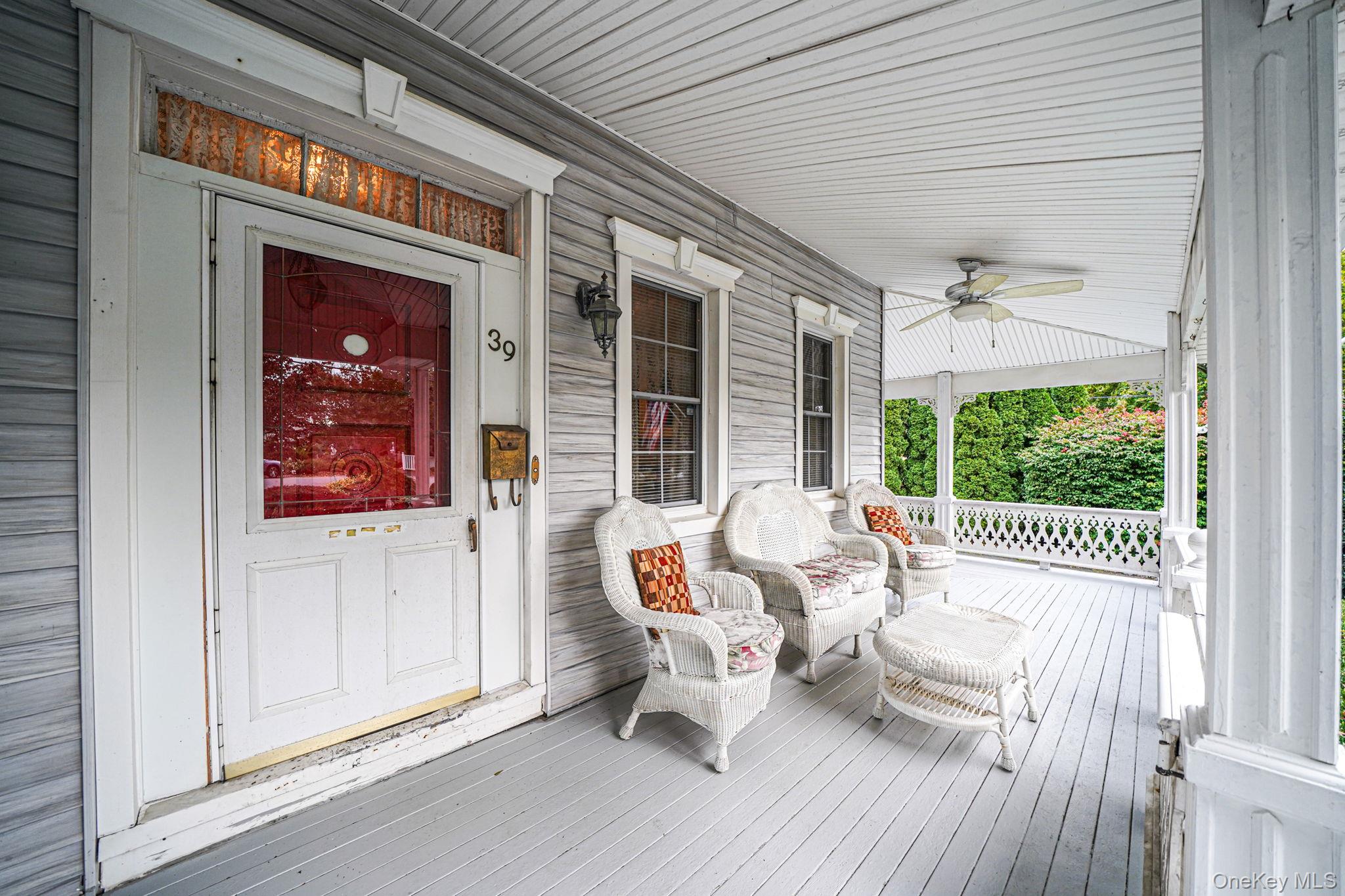 39 Handsome Avenue, Sayville, NY 11782