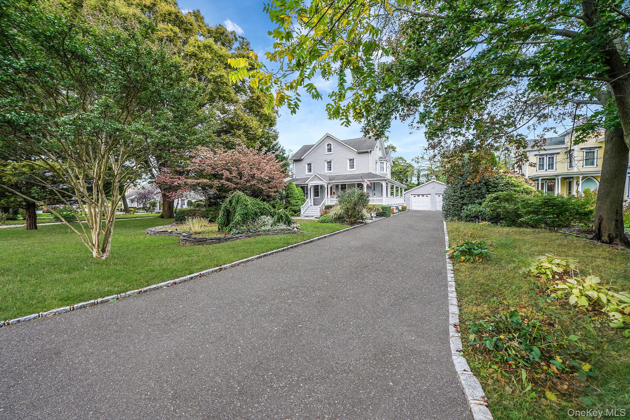 39 Handsome Avenue, Sayville, NY 11782