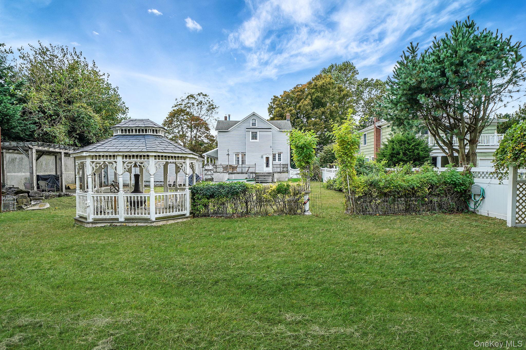 39 Handsome Avenue, Sayville, NY 11782