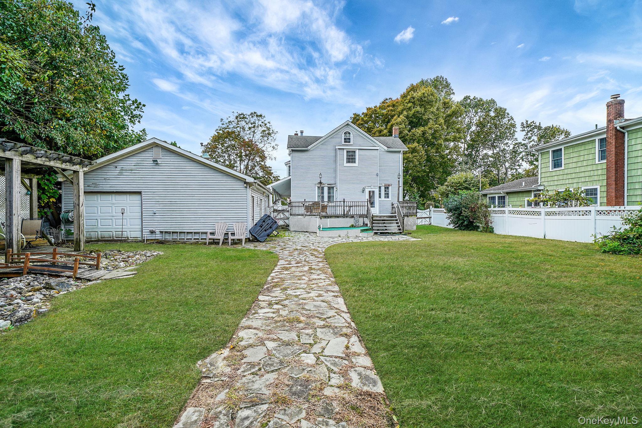 39 Handsome Avenue, Sayville, NY 11782