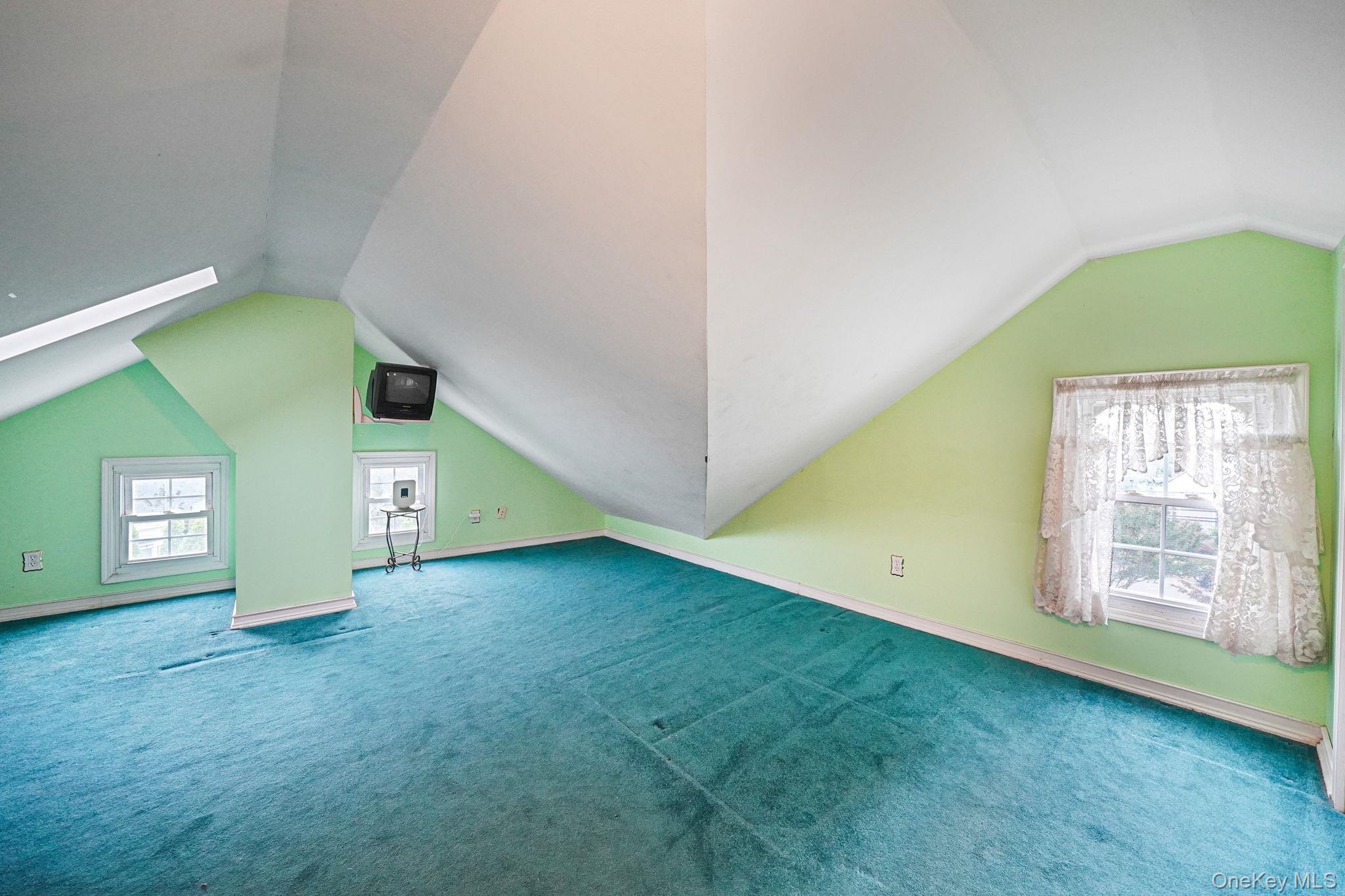 39 Handsome Avenue, Sayville, NY 11782