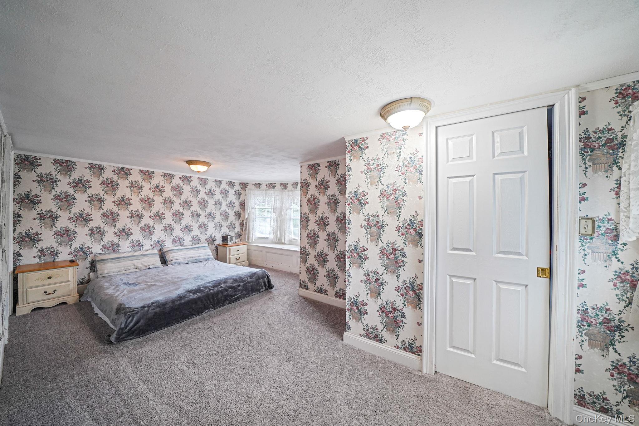 39 Handsome Avenue, Sayville, NY 11782