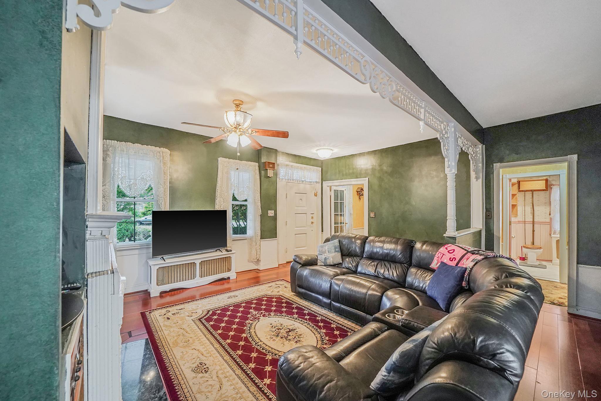 39 Handsome Avenue, Sayville, NY 11782