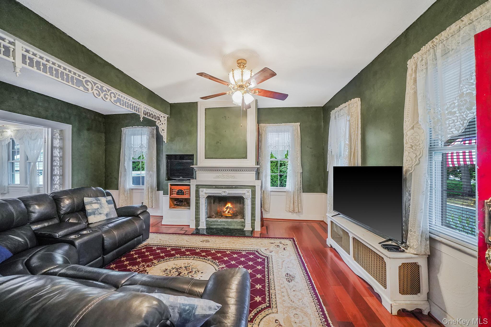 39 Handsome Avenue, Sayville, NY 11782