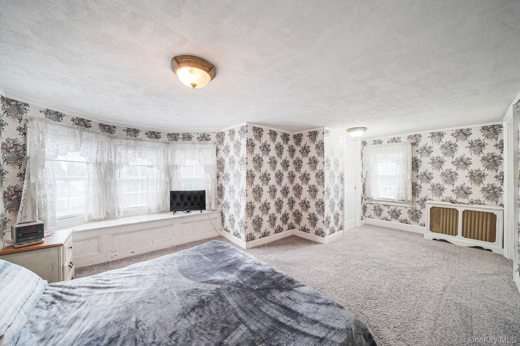 39 Handsome Avenue, Sayville, NY 11782