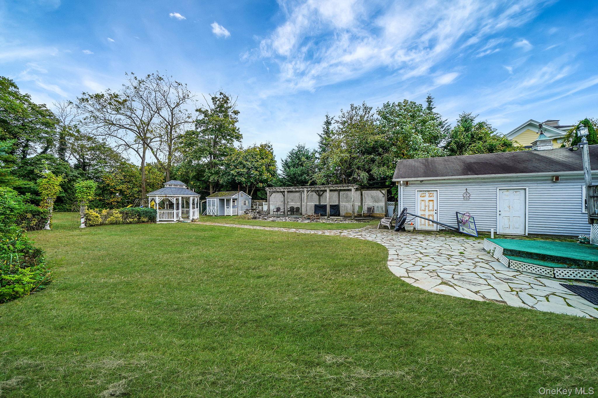 39 Handsome Avenue, Sayville, NY 11782