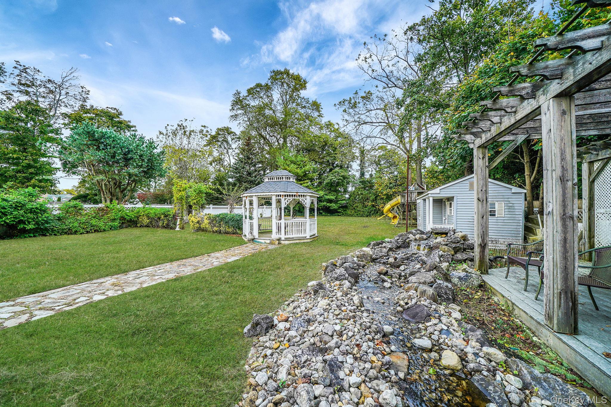 39 Handsome Avenue, Sayville, NY 11782