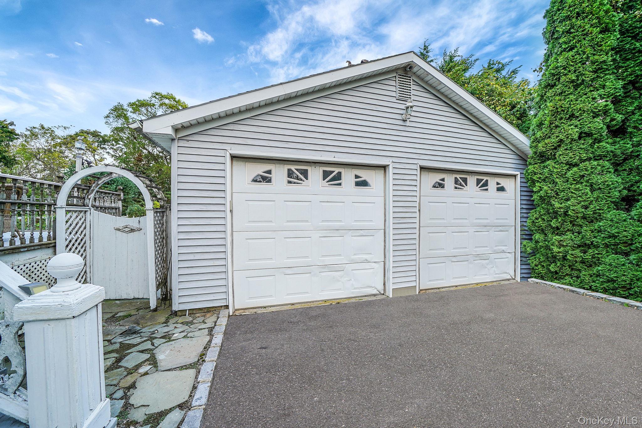 39 Handsome Avenue, Sayville, NY 11782