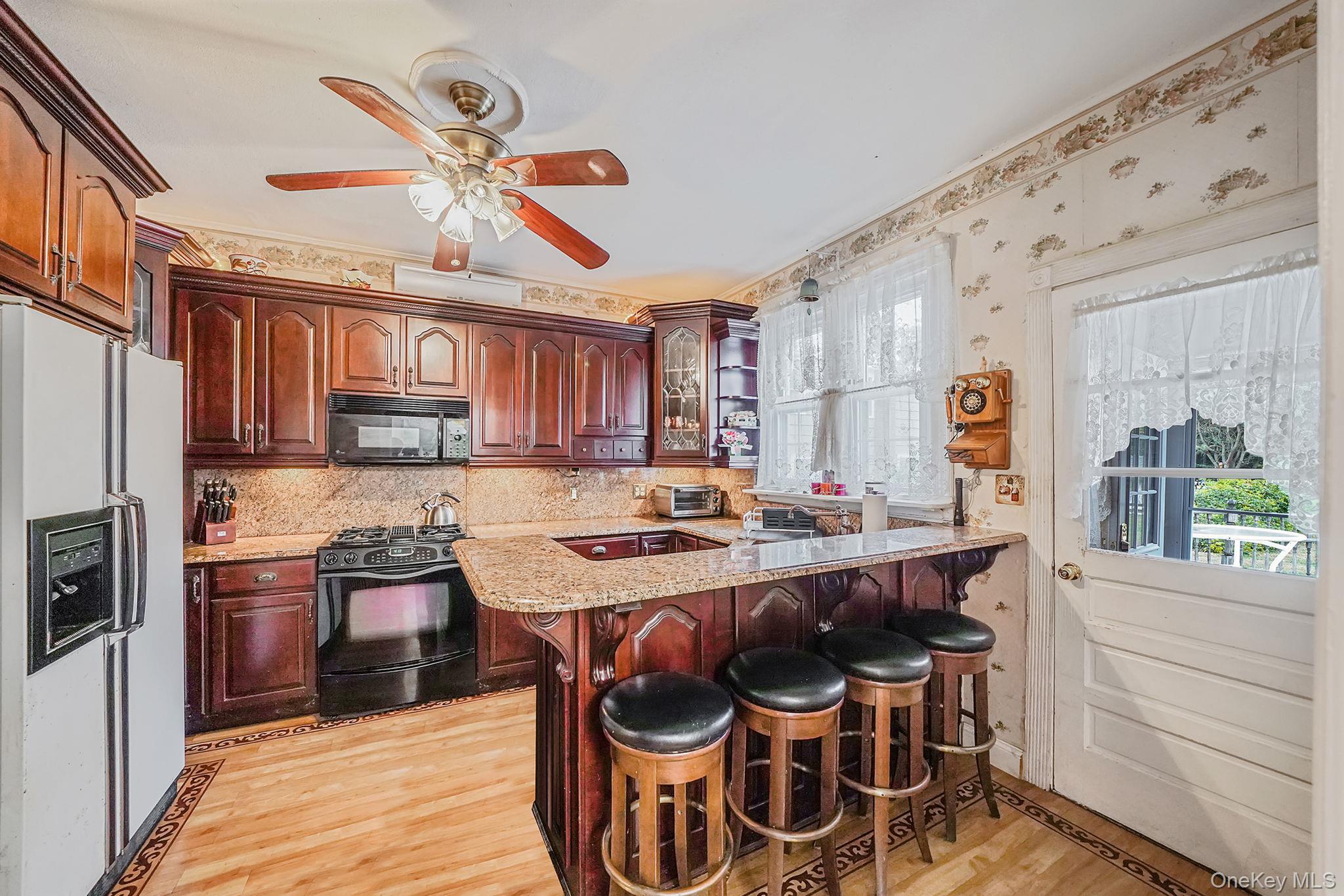 39 Handsome Avenue, Sayville, NY 11782