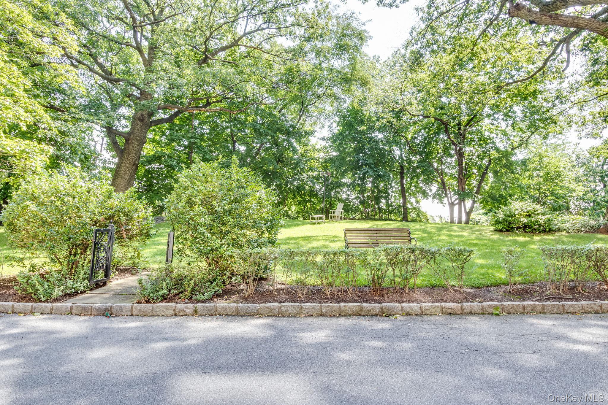 4555 Henry Hudson Parkway # 1208, Bronx, NY 10471