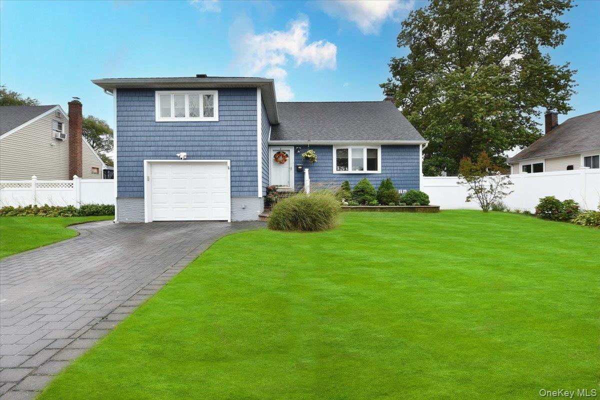 33 Ford Drive S, Massapequa, NY 11758