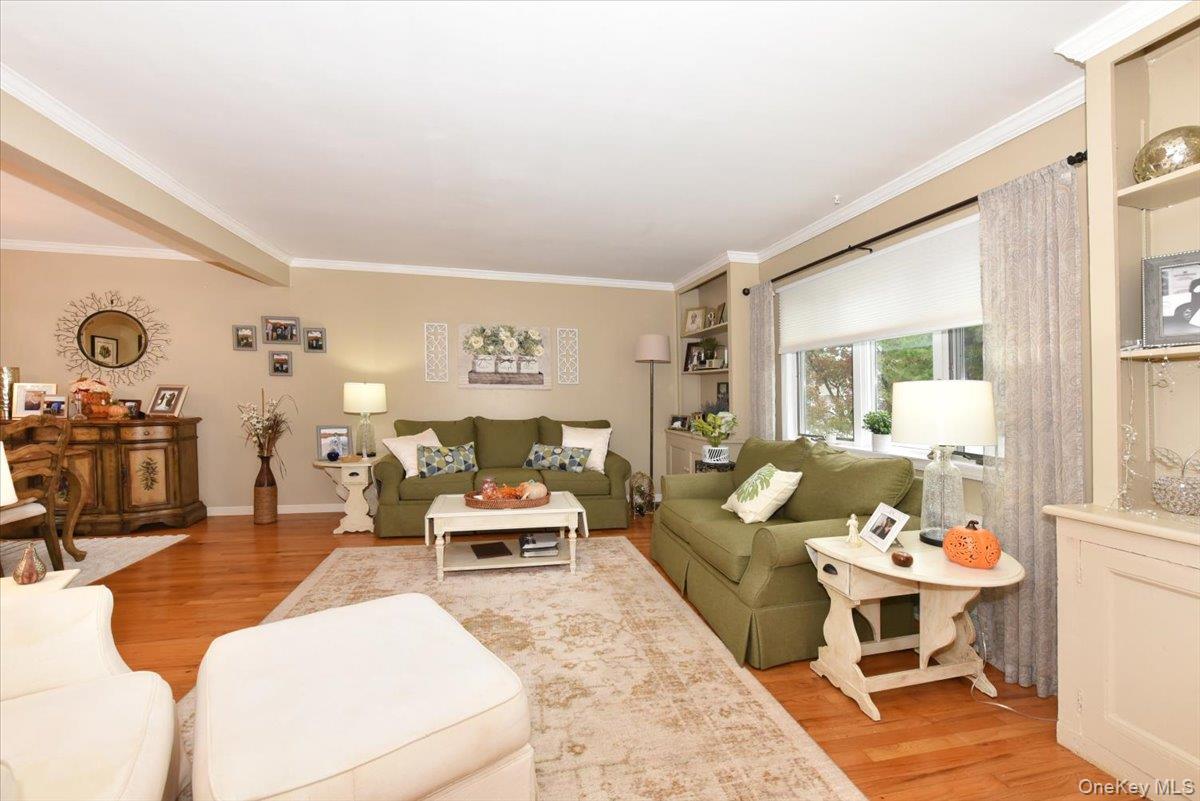 33 Ford Drive S, Massapequa, NY 11758