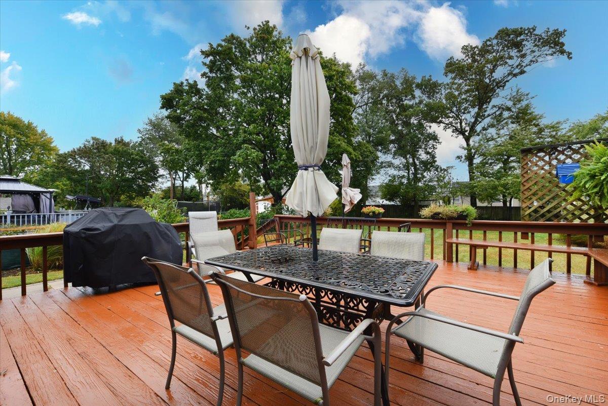 33 Ford Drive S, Massapequa, NY 11758