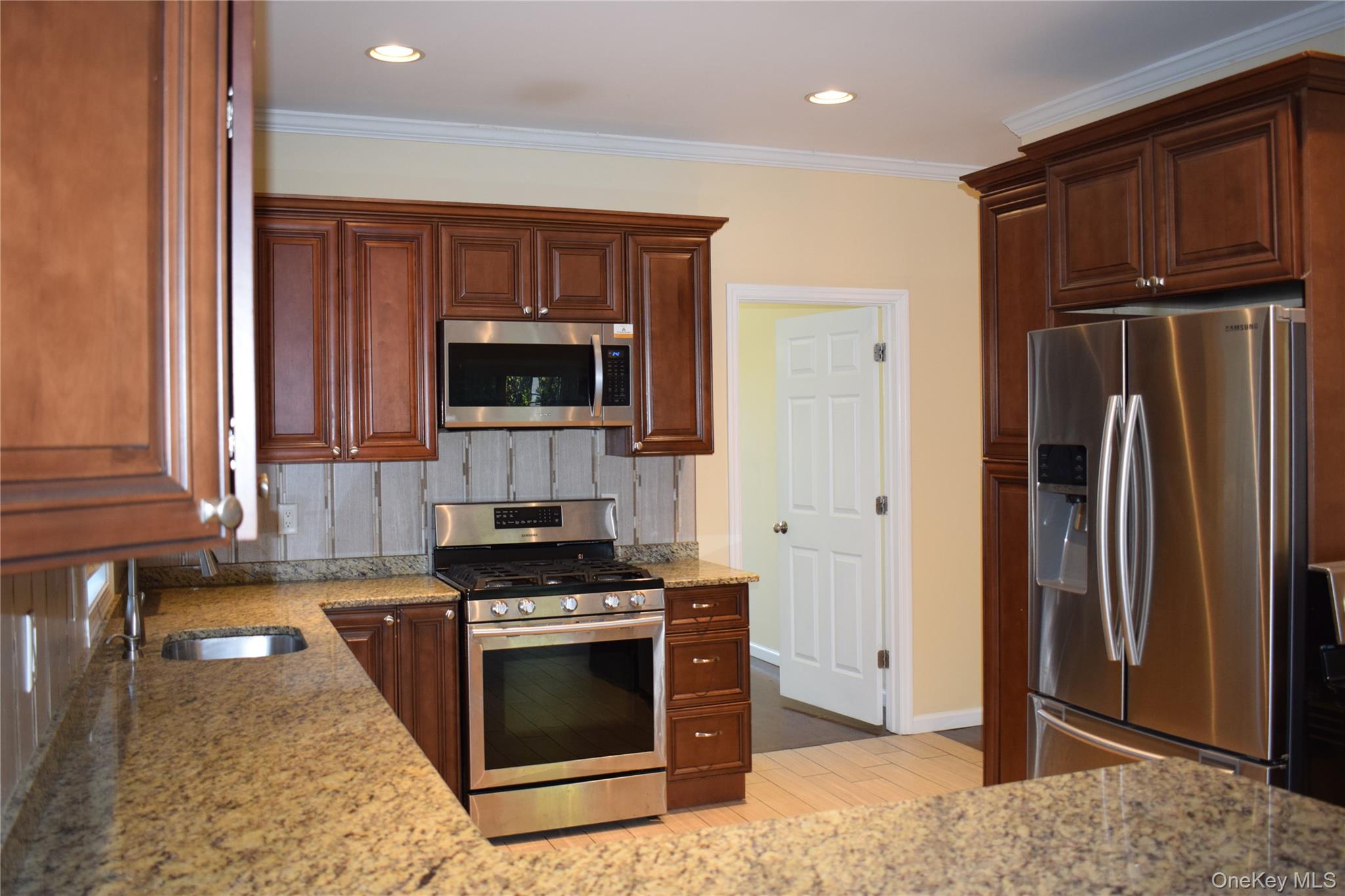 9 Alia Court, Poughkeepsie, NY 12603