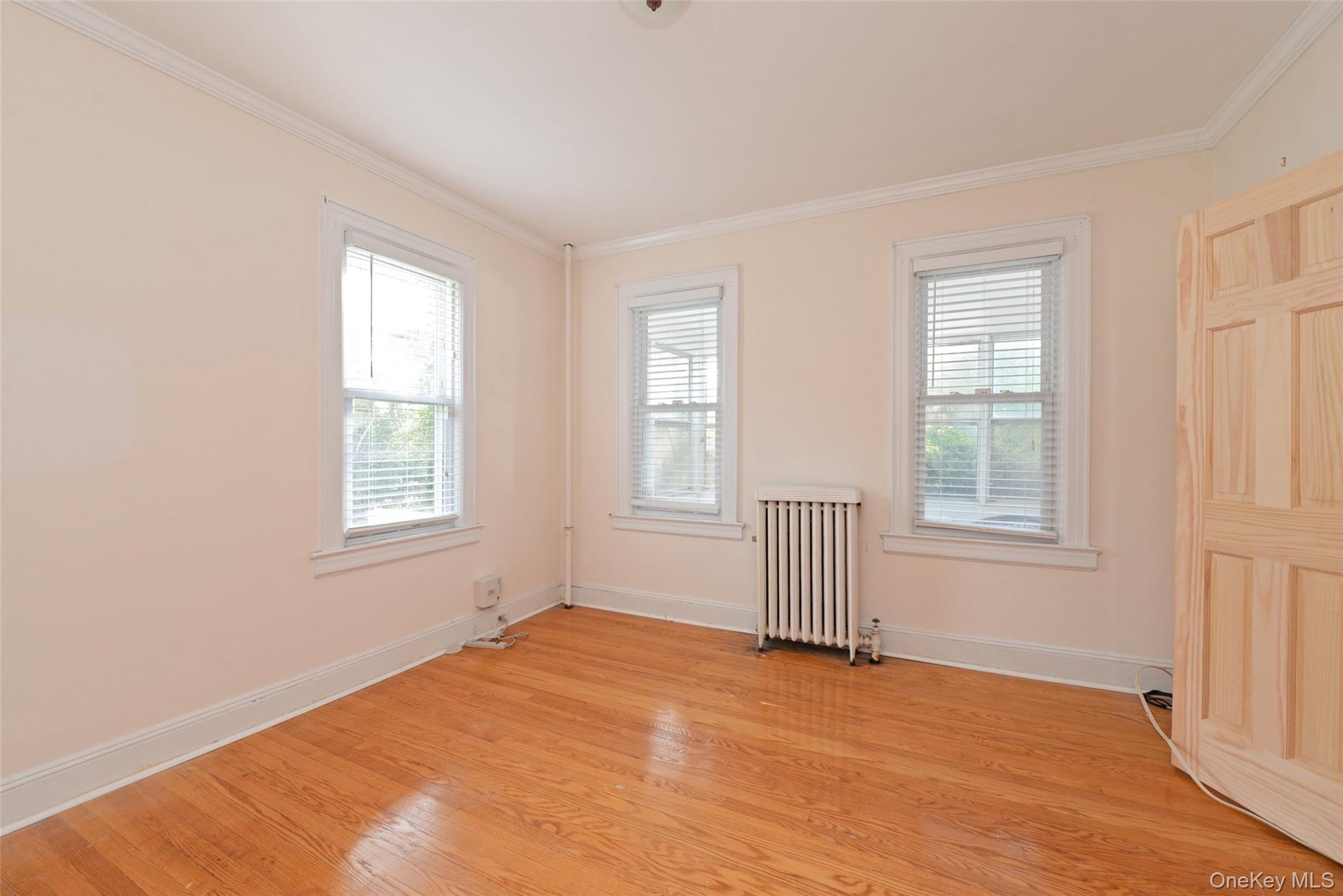 189 Forest Avenue # 1st Fl, Lynbrook, NY 11563