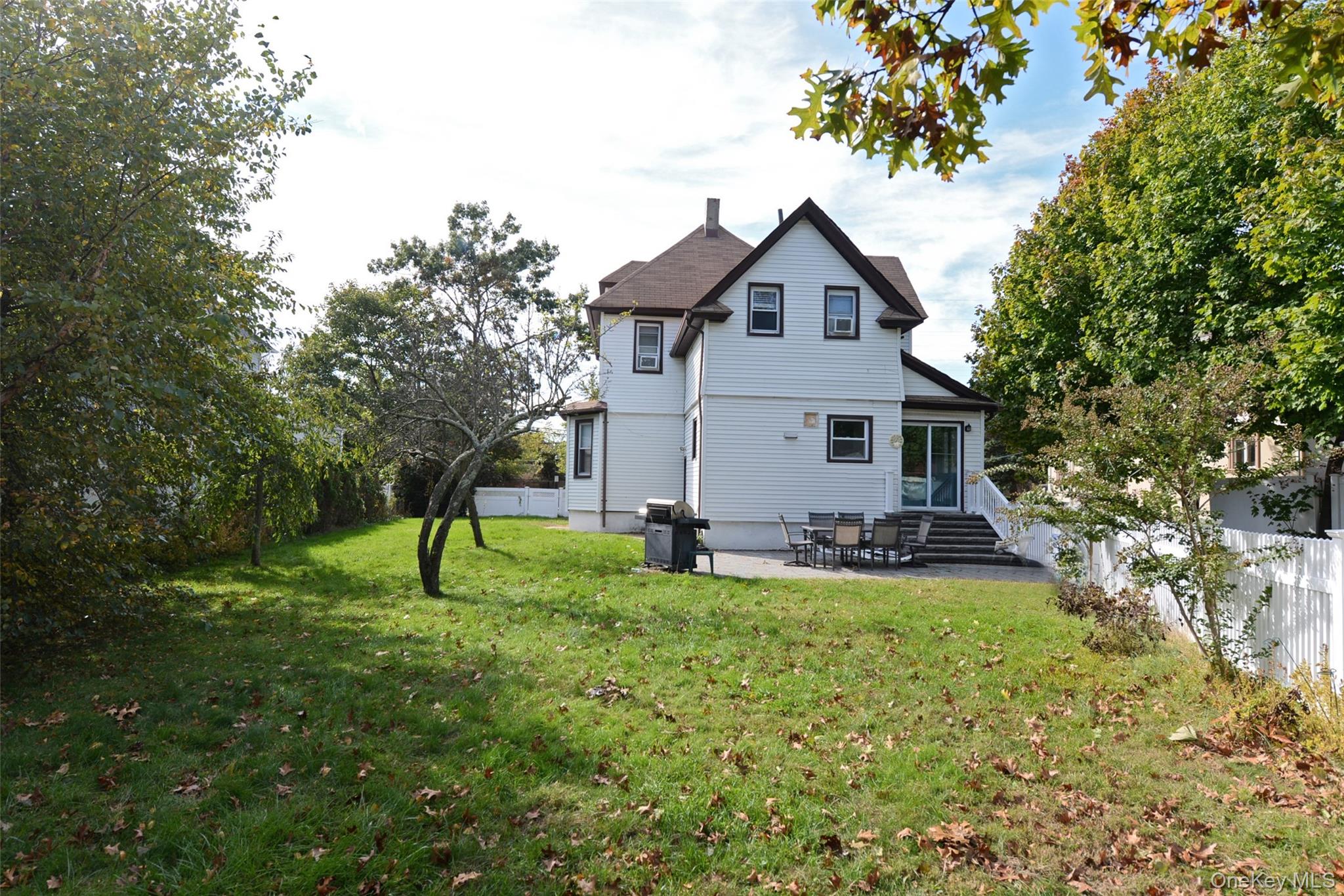 189 Forest Avenue # 1st Fl, Lynbrook, NY 11563