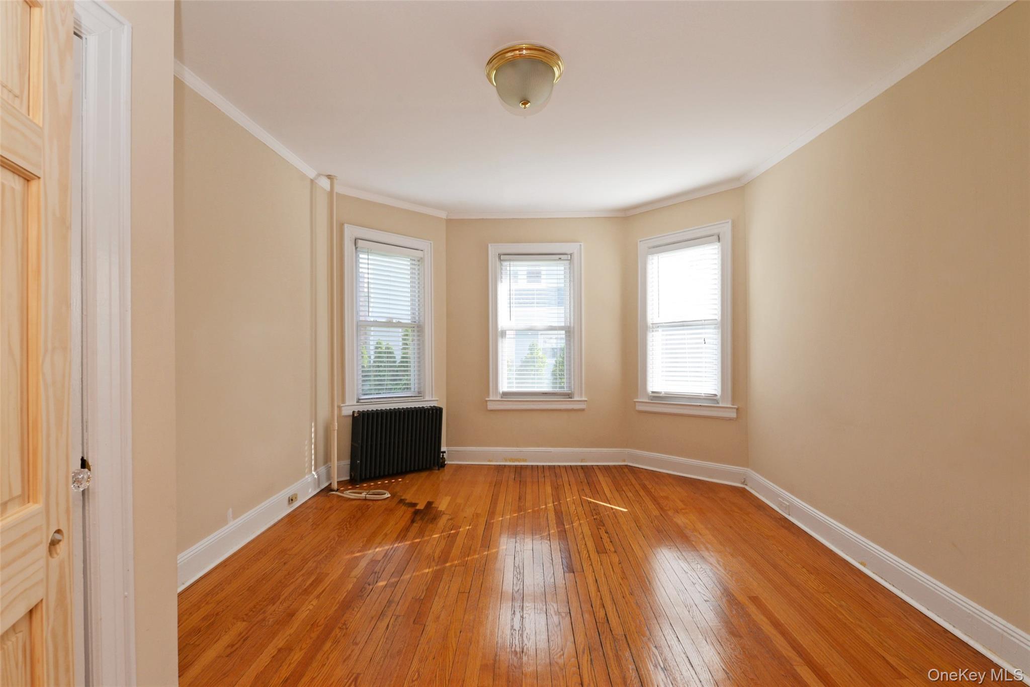 189 Forest Avenue # 1st Fl, Lynbrook, NY 11563