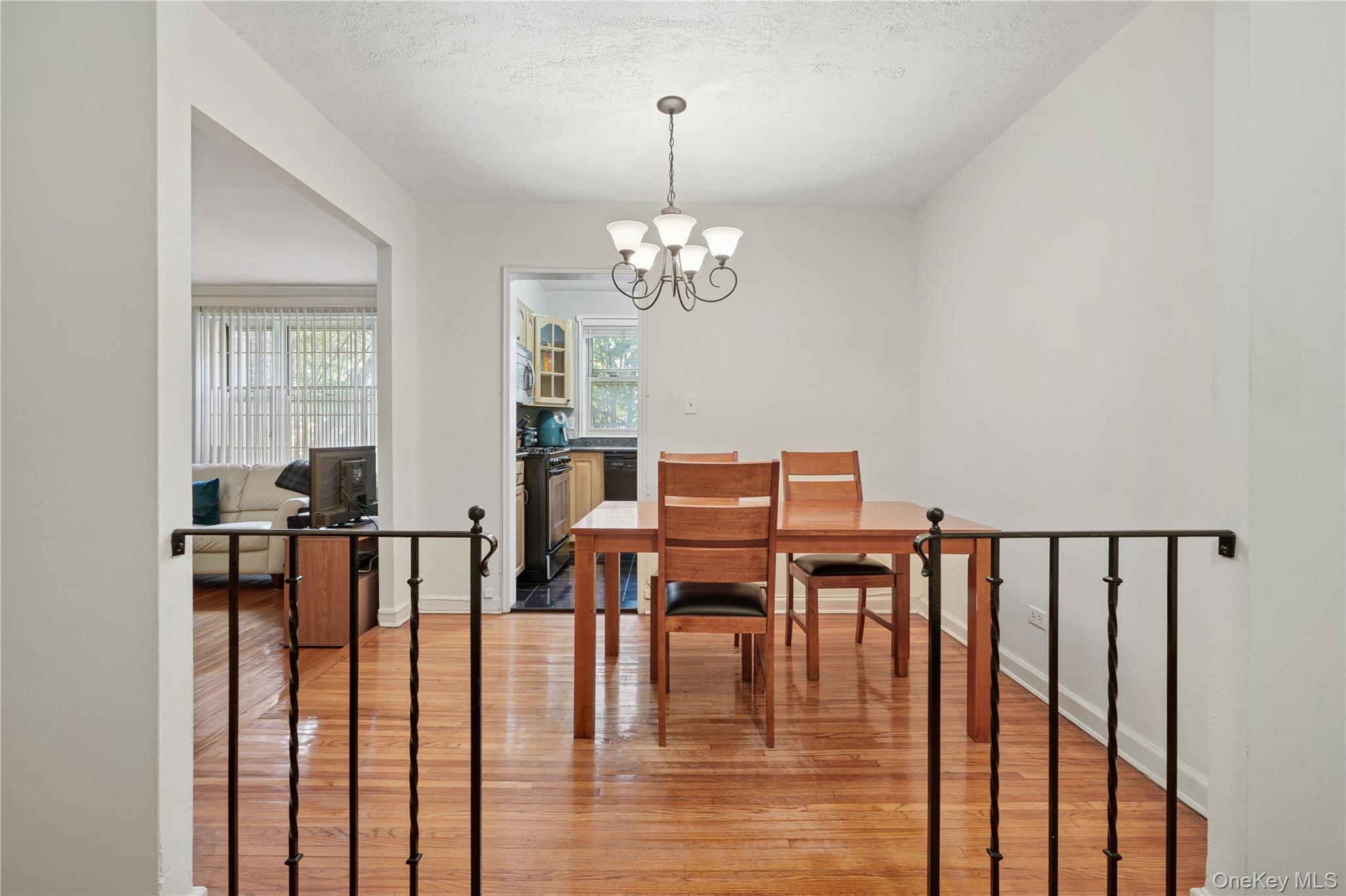 68-61 Yellowstone Boulevard # 216, Forest Hills, NY 11375