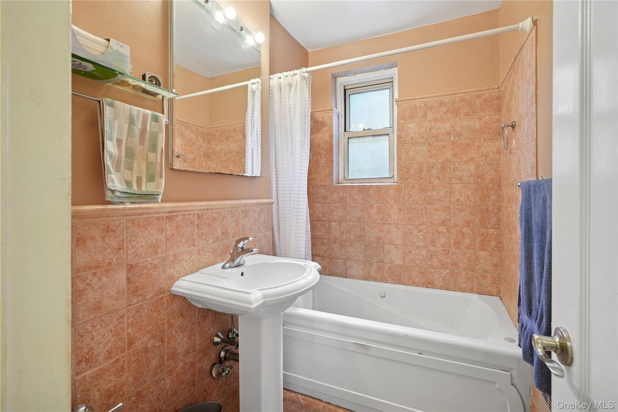 68-61 Yellowstone Boulevard # 216, Forest Hills, NY 11375