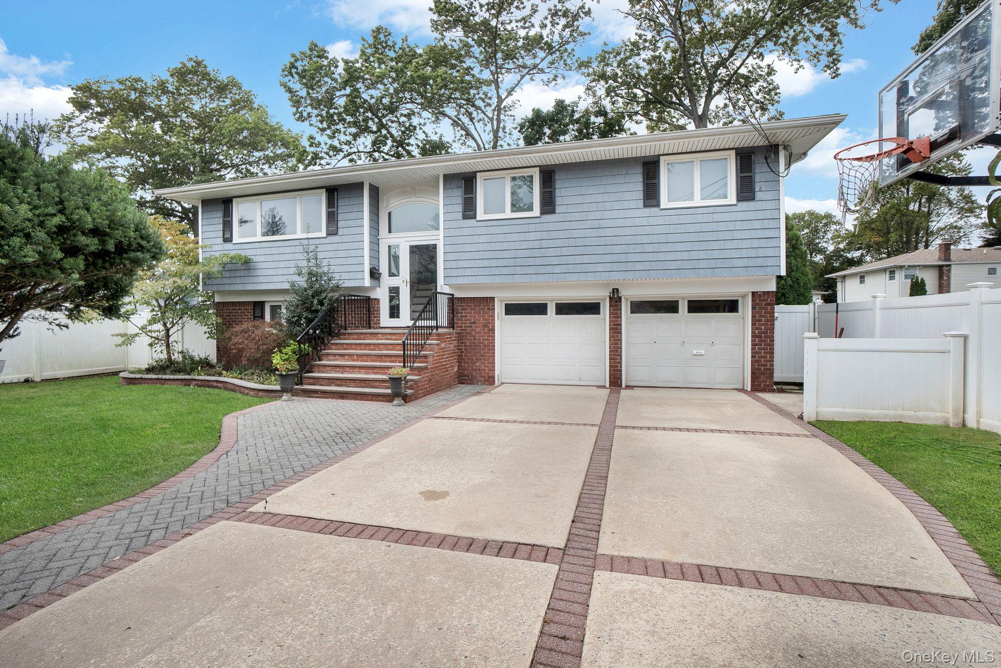 978 Little Whaleneck Road, North Merrick, NY 11566