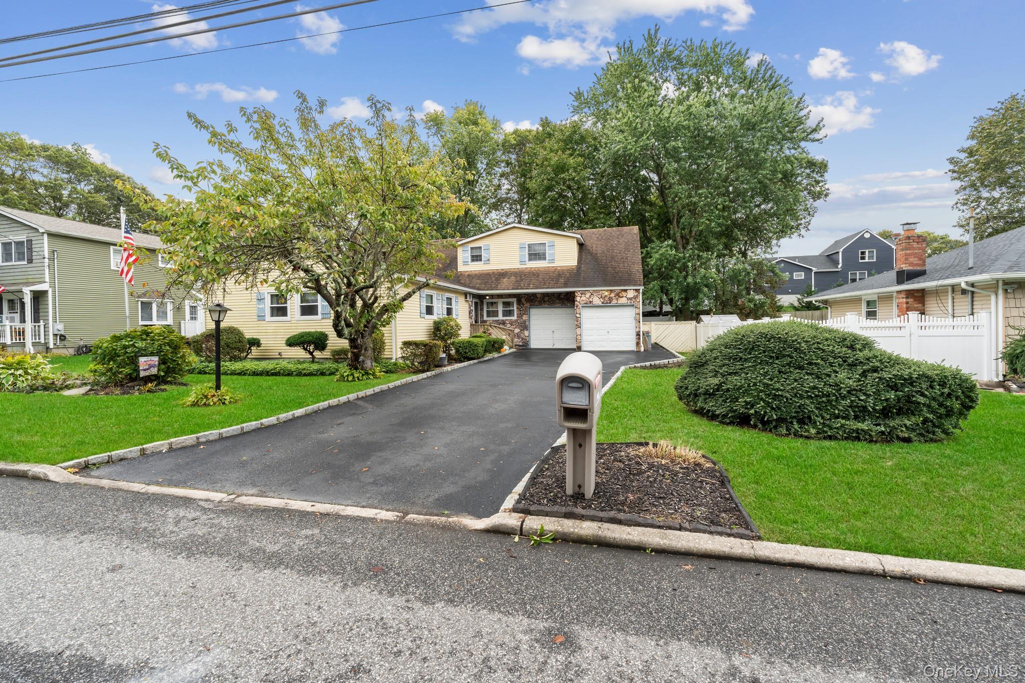 438 Lillian Boulevard, Holbrook, NY 11741