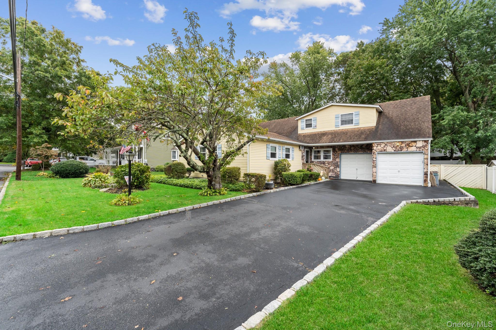 438 Lillian Boulevard, Holbrook, NY 11741