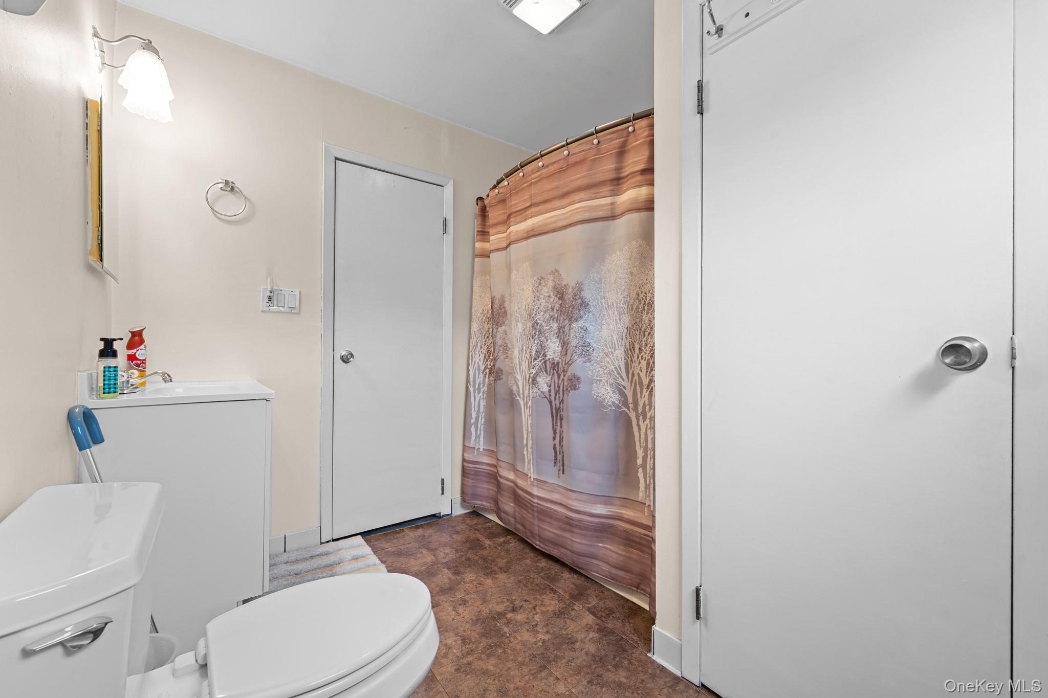 438 Lillian Boulevard, Holbrook, NY 11741