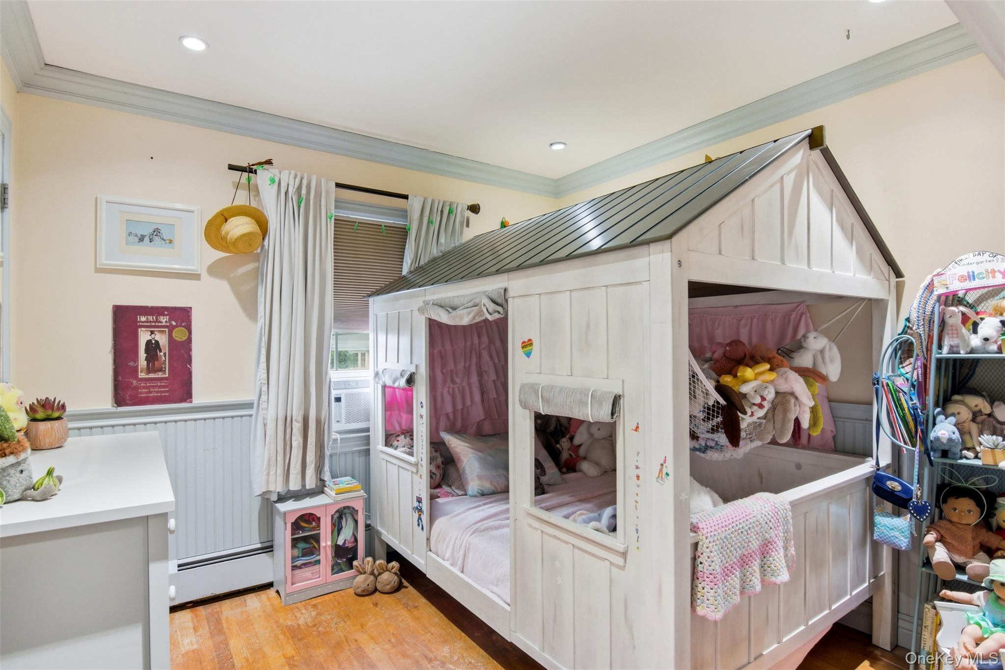 9 Coral Court, Malverne, NY 11565