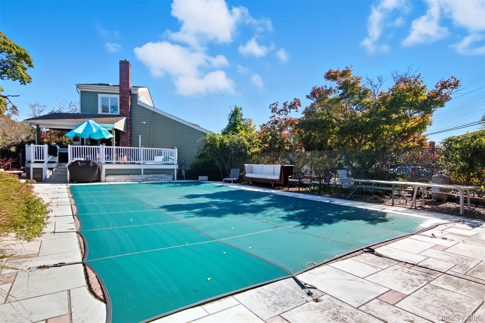 9 Coral Court, Malverne, NY 11565