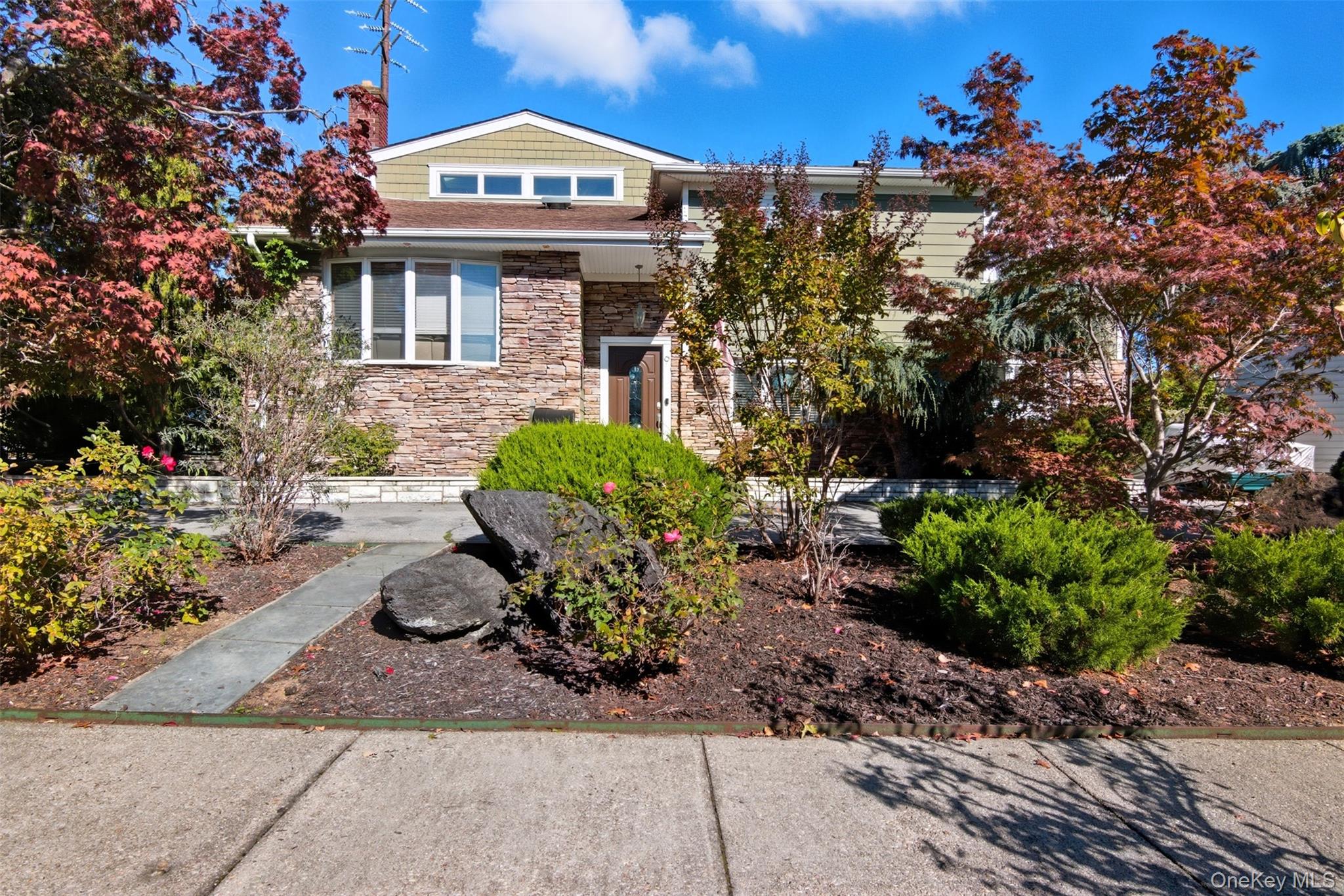 9 Coral Court, Malverne, NY 11565