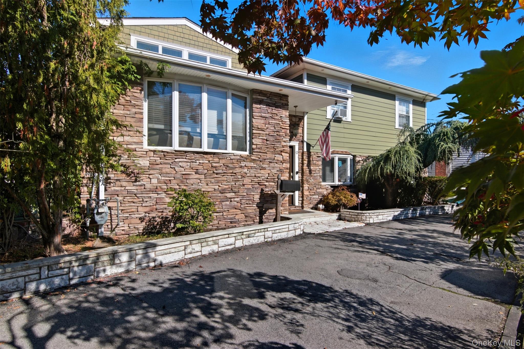 9 Coral Court, Malverne, NY 11565