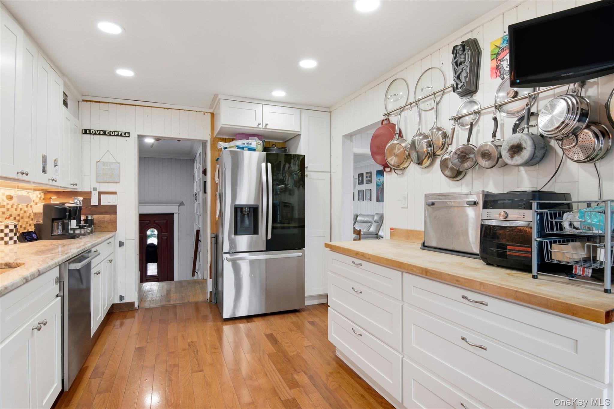 9 Coral Court, Malverne, NY 11565