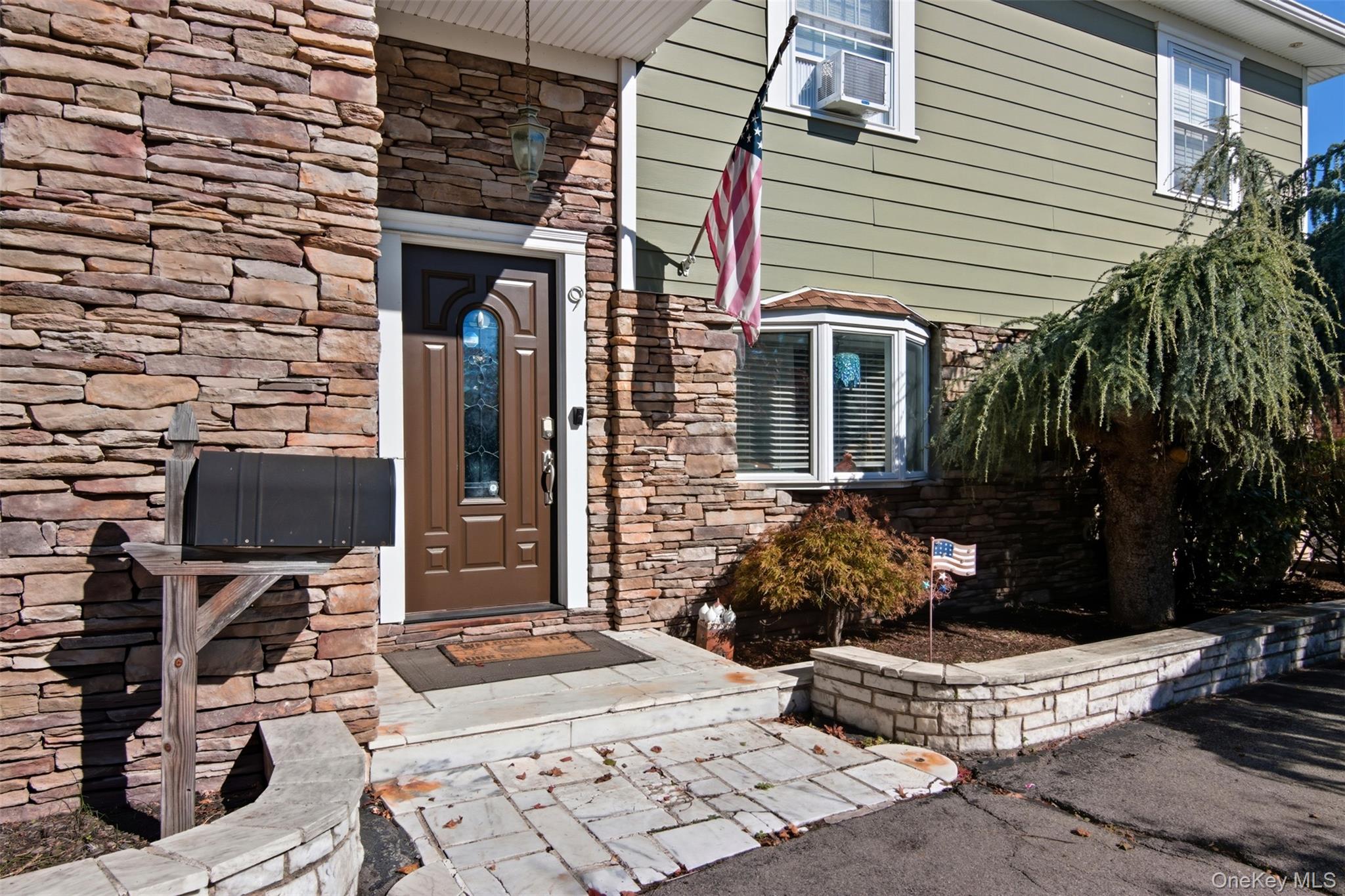 9 Coral Court, Malverne, NY 11565