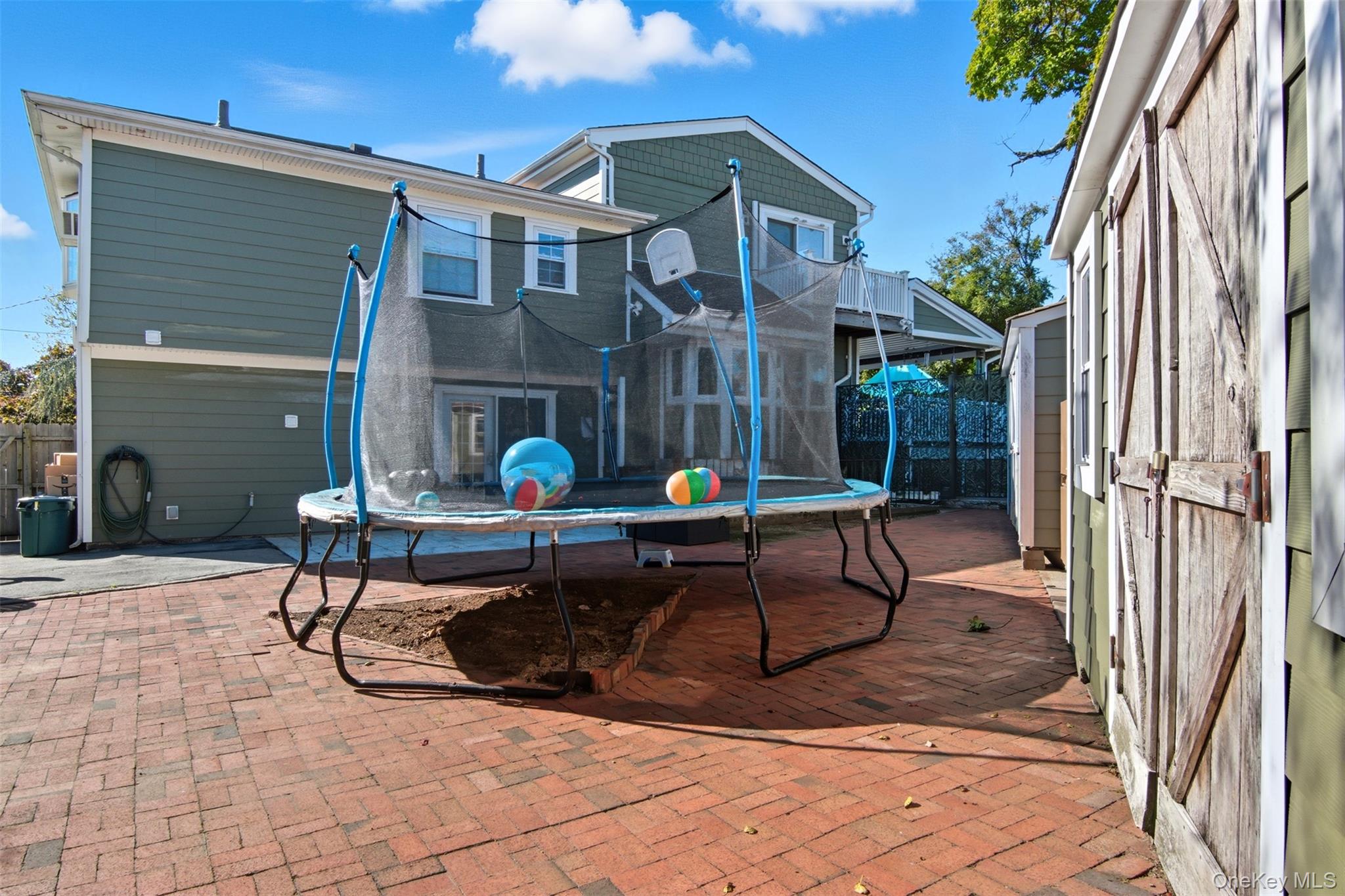 9 Coral Court, Malverne, NY 11565