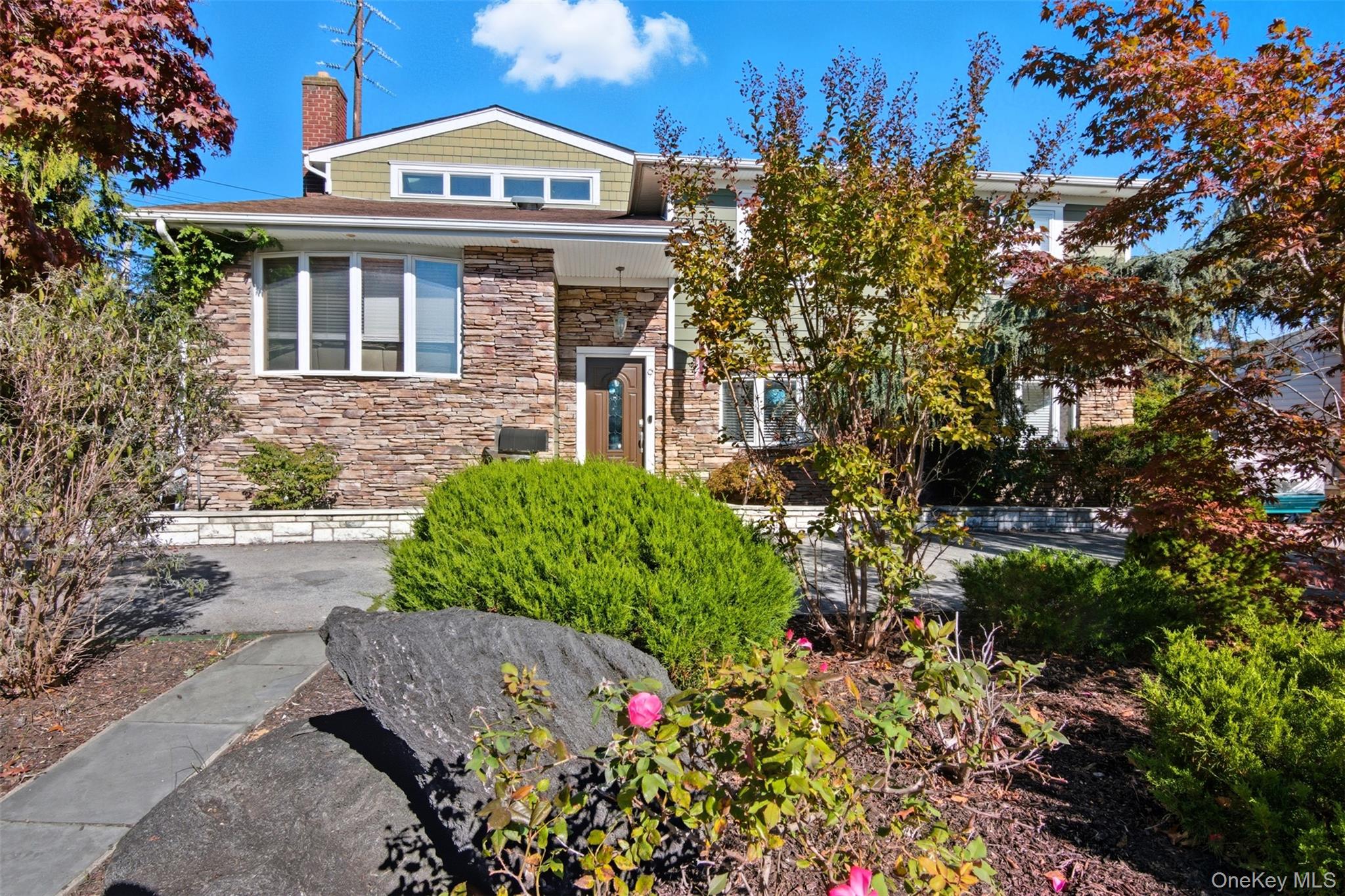 9 Coral Court, Malverne, NY 11565