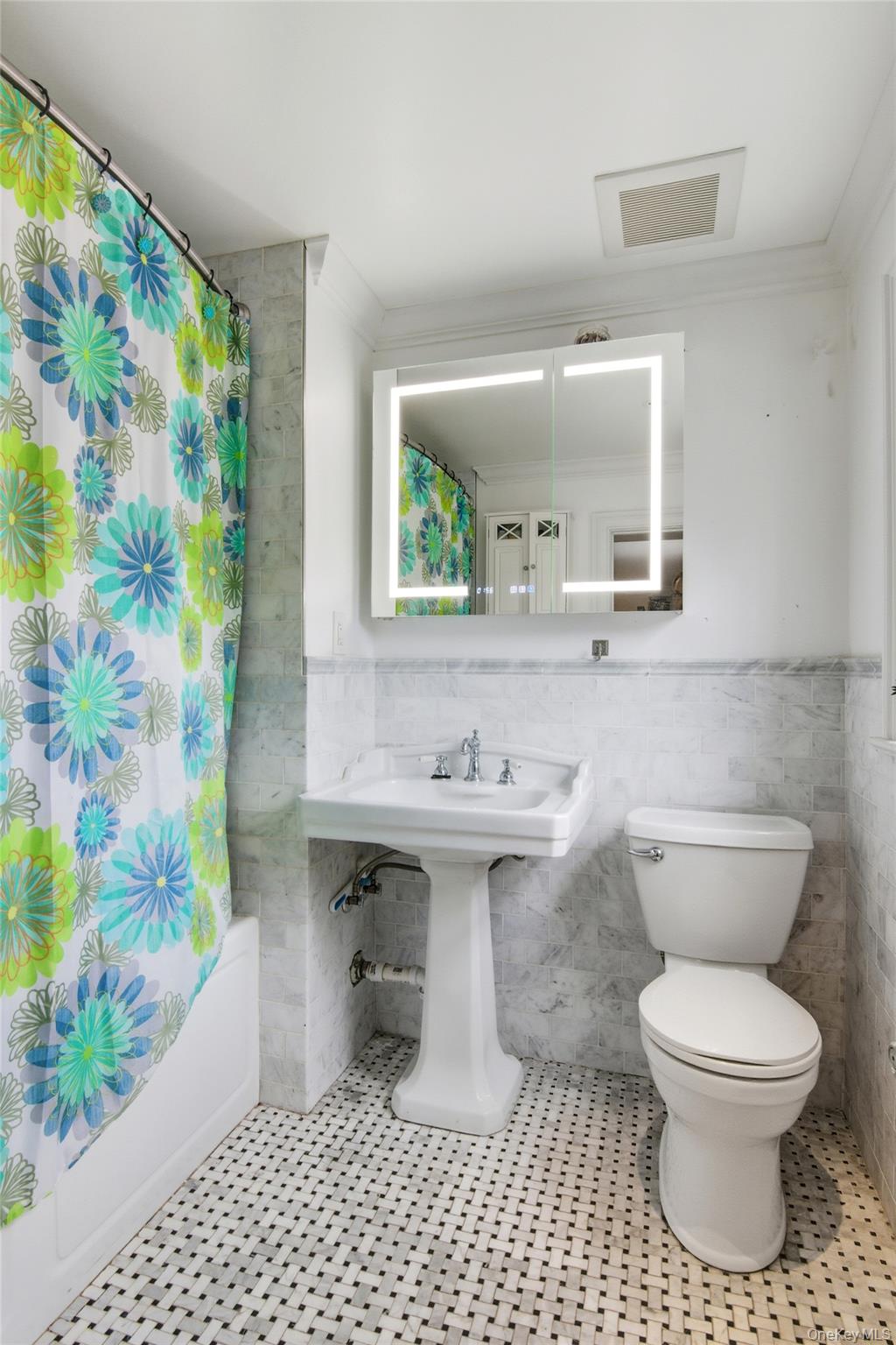 9 Coral Court, Malverne, NY 11565